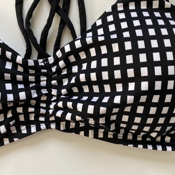 ✨HP✨ EUC Abercrombie bikini top bundle of 2 - Picture 7 of 10